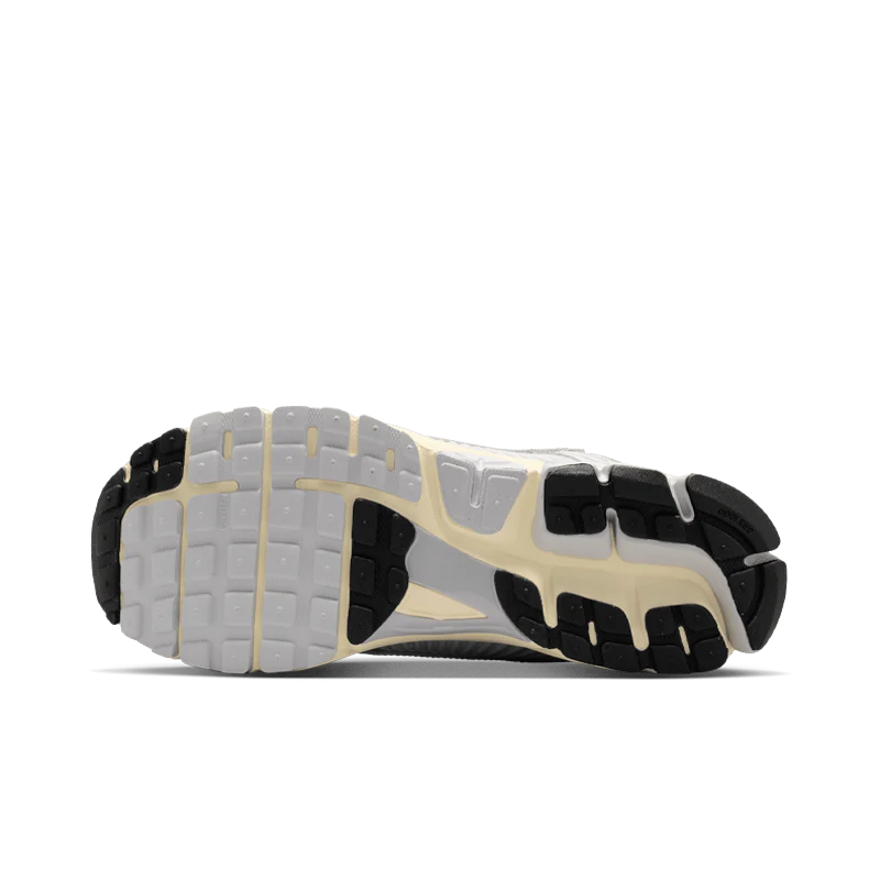 NIKE ZOOM VOMERO 5 - Image 5