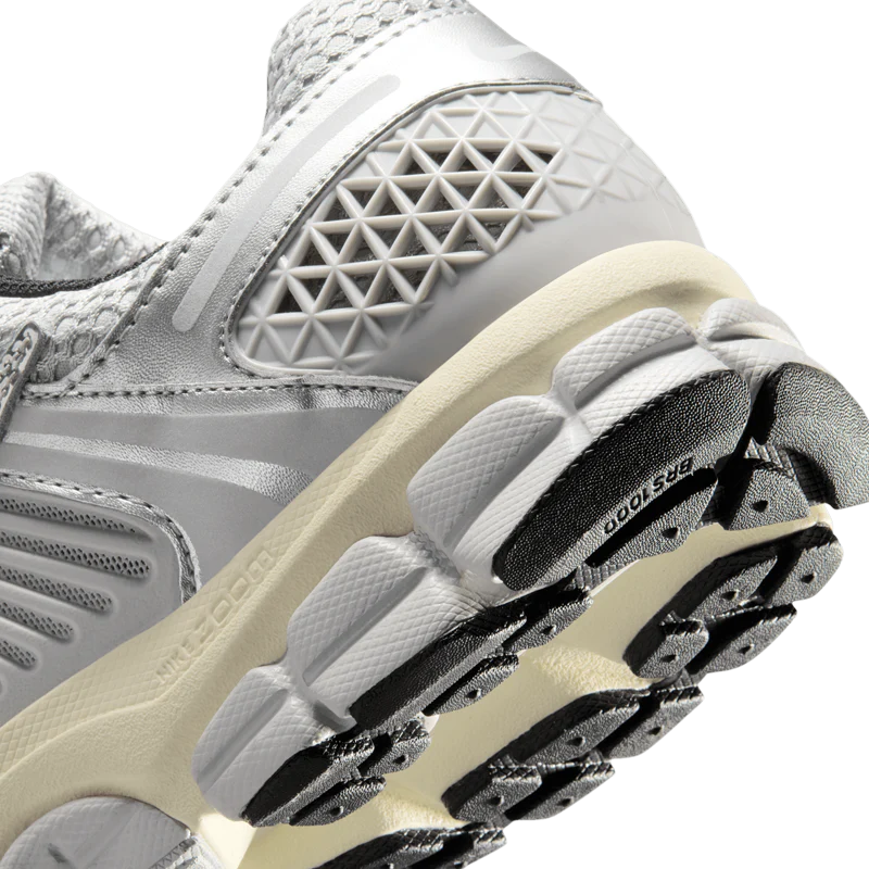 NIKE ZOOM VOMERO 5 - Image 7